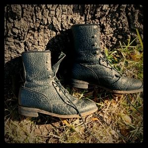 "Justin" black snake skin textured DREAM BOOTS